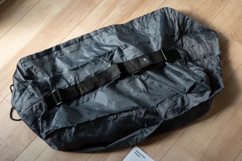 パイプ アダプターにアンテナ収納袋が付いてくる理由は、屋根までかついでいくならこの収納袋を使って、ということみたいです