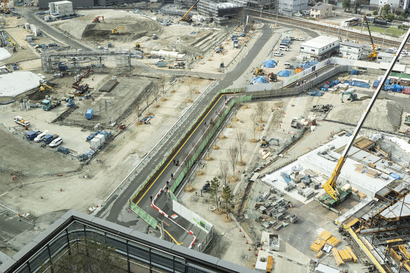 開発エリア内の中央付近に一般利用可能な通路が設置されている