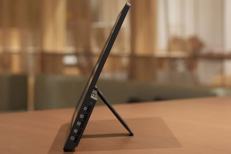 薄さとスタンドの魅力