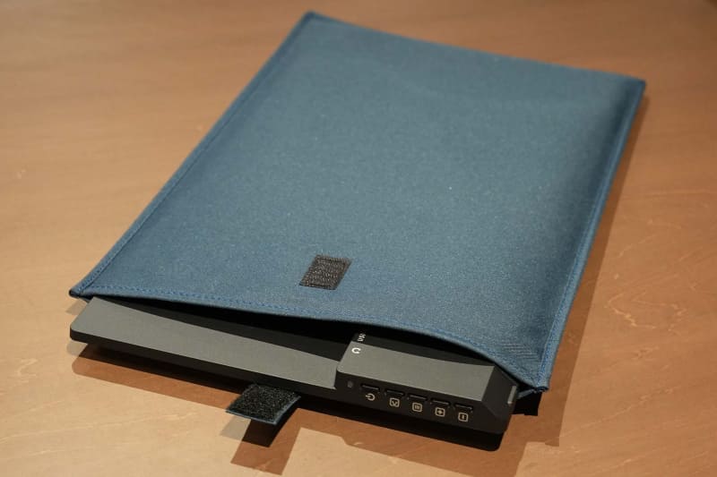 持ち運び用のケースも付属する