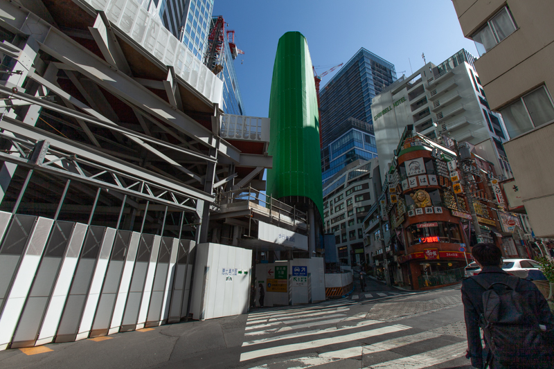 中央の緑の建物がSAKURAテラス、その奥がSAKURAタワー。左はSHIBUYAタワー