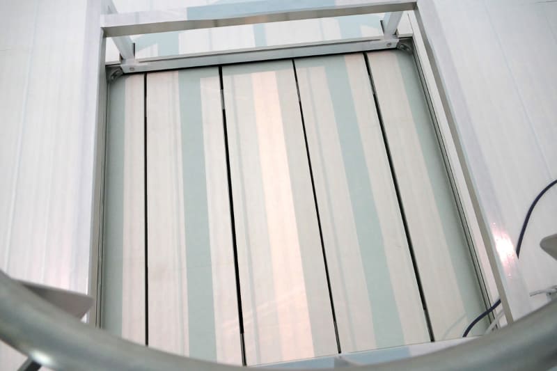 ベルトコンベアを数珠繋ぎにしている