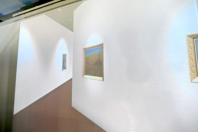 名画が投影されている