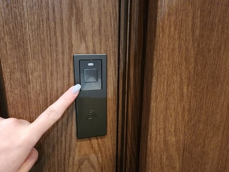 スマホを持っていれば玄関ドアのボタンをタッチするだけで解錠できる
