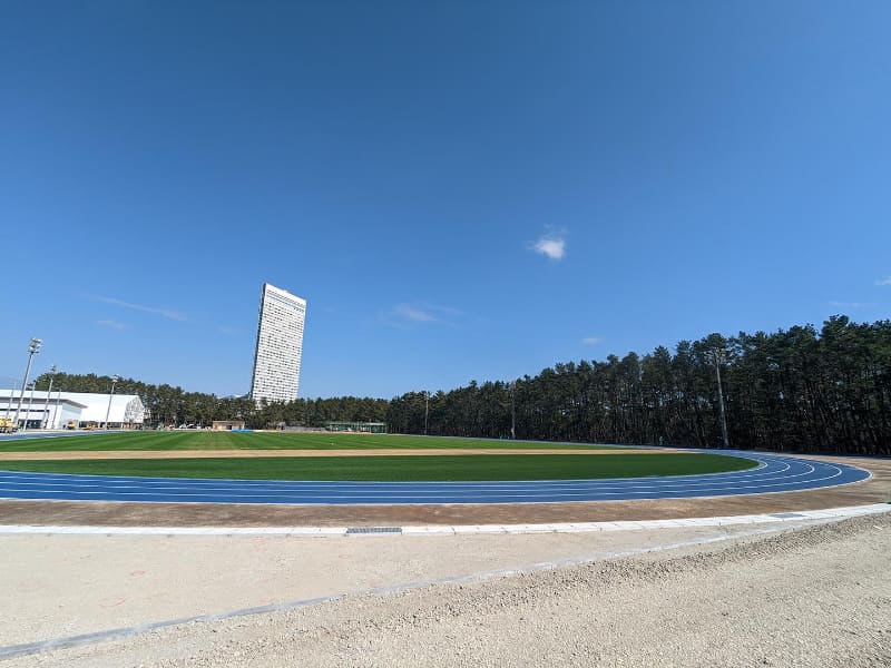 隣には400mトラックもある