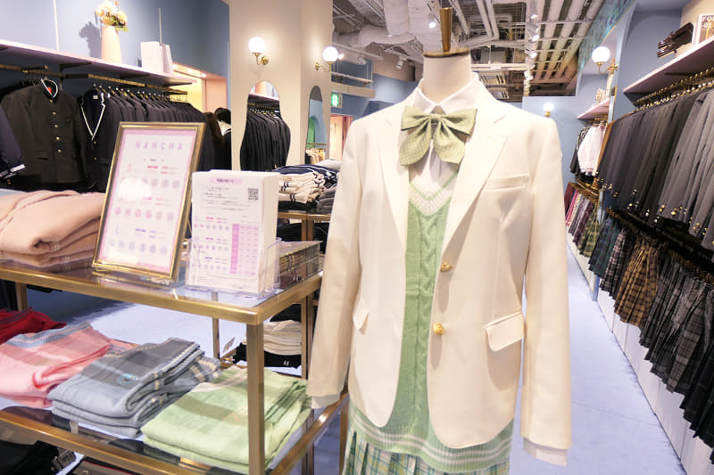 イクスピアリ店だけでレンタルできる制服もあります