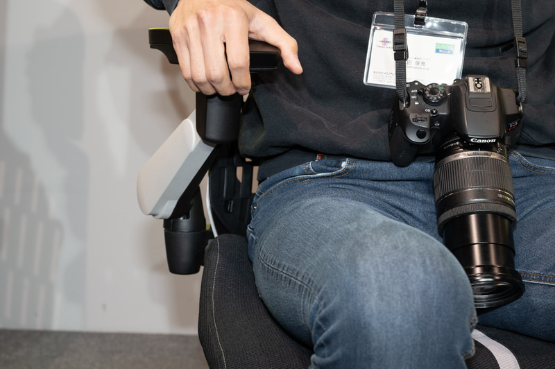 4Dリンクアームの肘置き