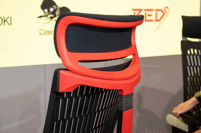 ヘッドレストも付属