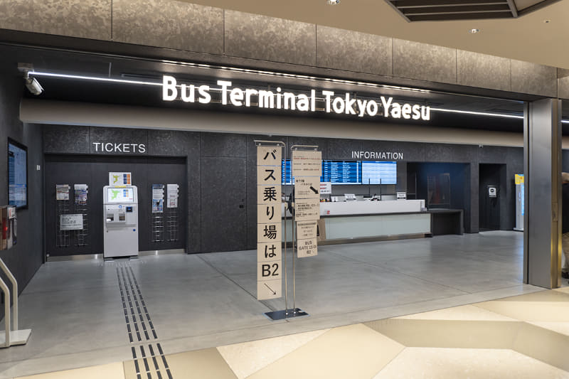 地下1階のバスターミナルサービスカウンター