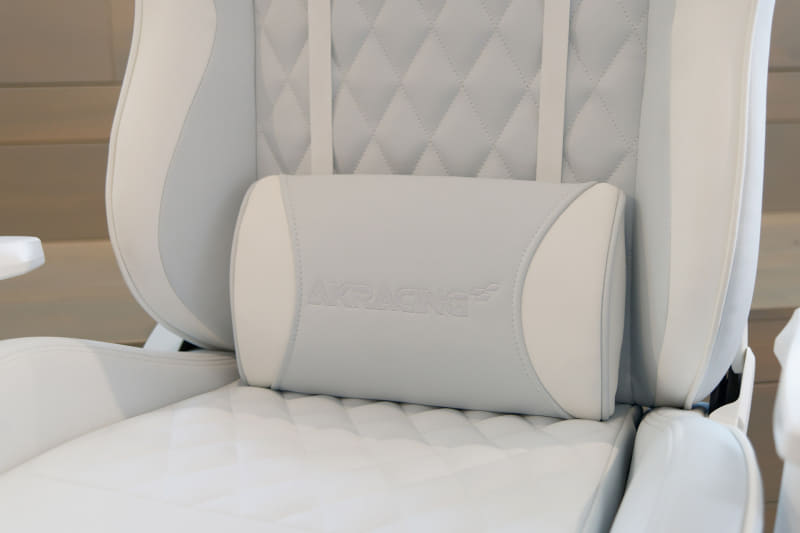 ランバーサポート。ロゴは目立たず、さりげない