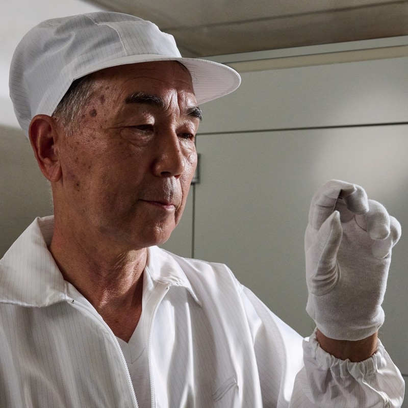 琺瑯職人の横澤満氏