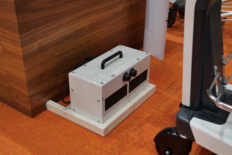 1つの充電ポートで最大10台程度のカートを連結して充電が可能