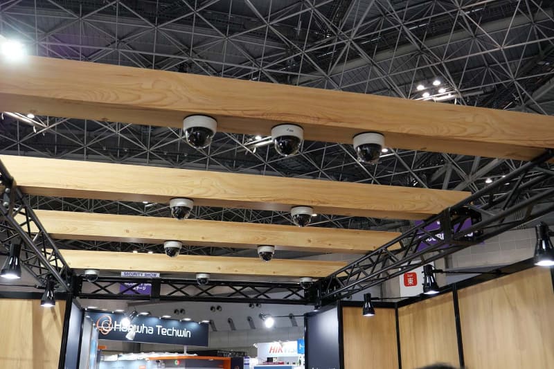 天井に汎用のカメラを設置するだけで無人店舗を実現できる