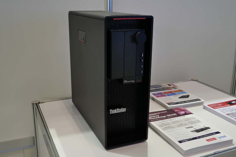 AI解析にはNVIDIAのAIテクノロジーを活用。また解析サーバーはレノボ製サーバーを利用する