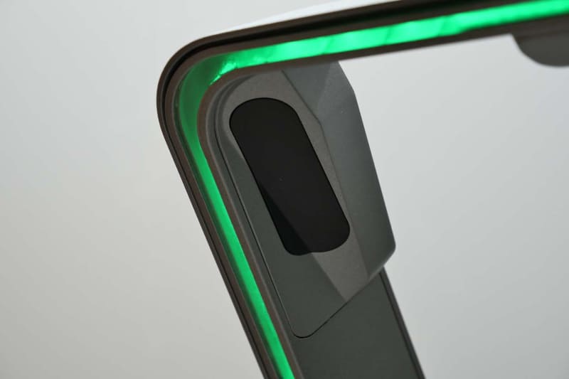 インテルの3Dカメラ「RealSense」を3基搭載している