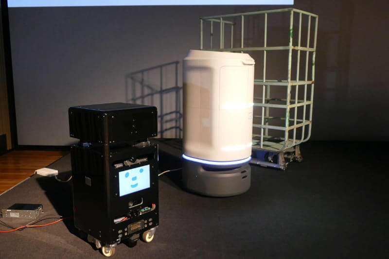 左からCuboid、Servi Lift、MRS02