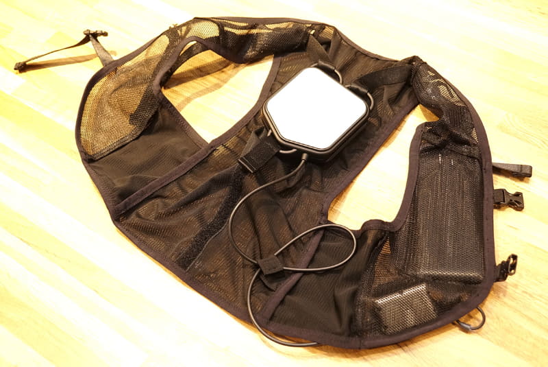 Pebble Feelに搭載されるものよりも、やや大きめのペルチェ素子を採用。電源用のモバイルバッテリーも付属します