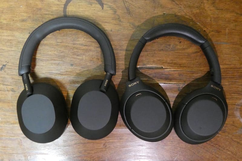 WH-1000XM5(左)、WH-1000XM4(右)のデザイン比較