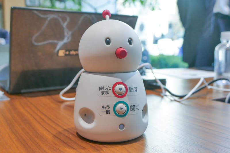 ユカイ工学のコミュニケーションロボット「BOCCO emo」を使用