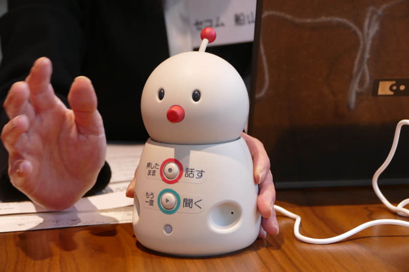 ボタンはもともと2つしかしかないが、シールを貼ってさらにわかりやすくした