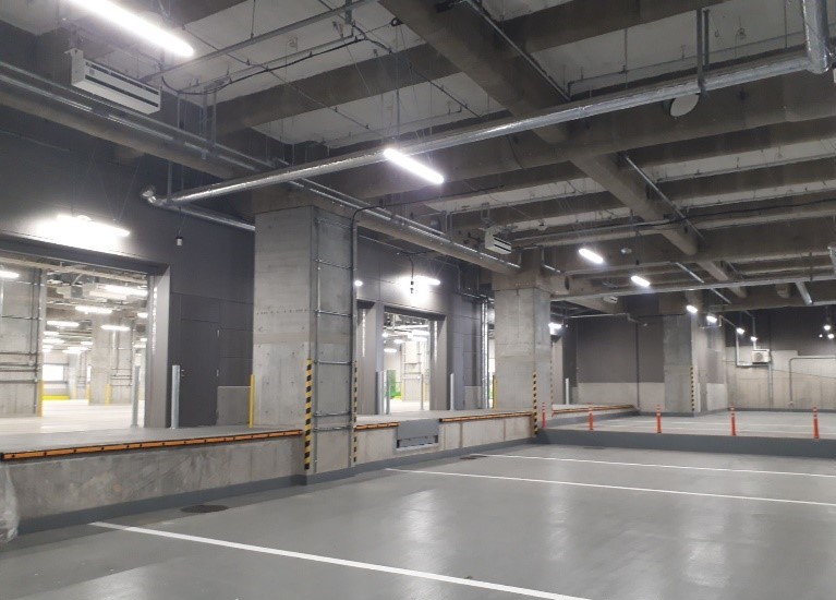 物流棟 1階トラックバース