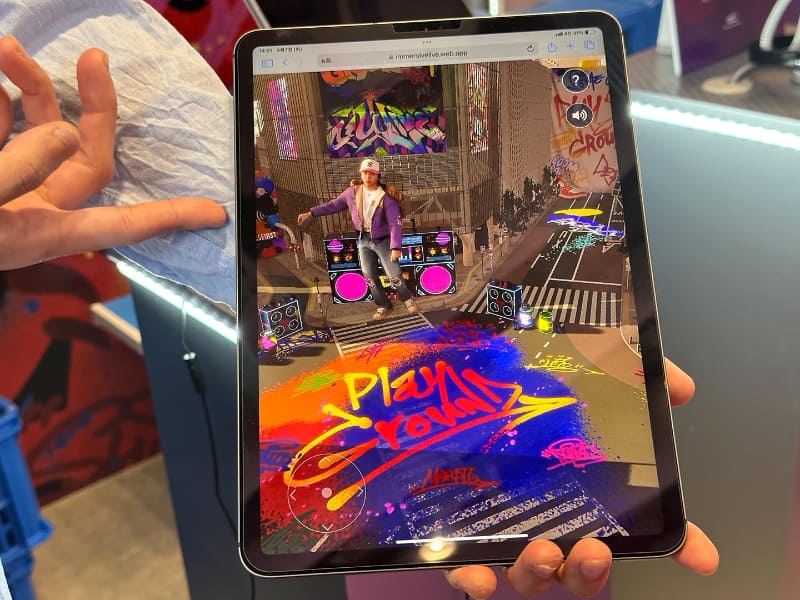 KDDI・「αU」内でテスト的に行われたライブイベント。「αU live」は夏に正式展開