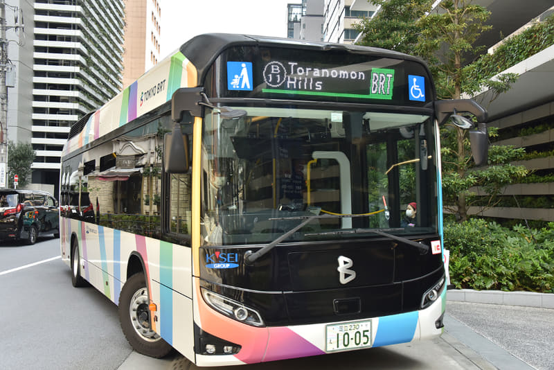 虎ノ門ヒルズに到着する東京BRT