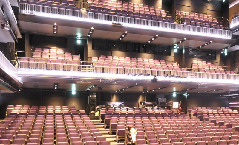 1階O列から、2階部分の屋根がかぶる