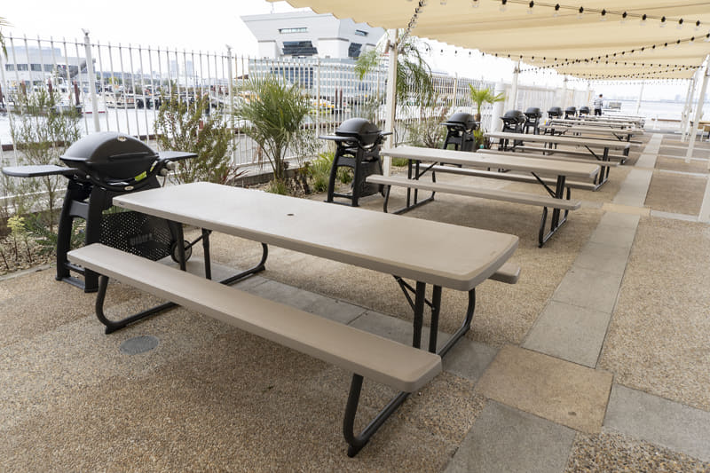 専用のグリラーが設置されたBBQテラス