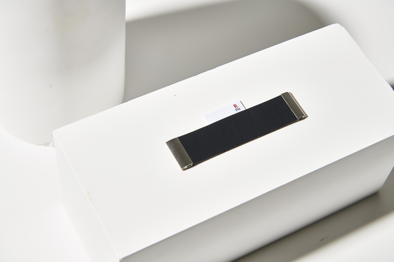 PET加工の楽天Edyチップを差し込む