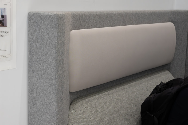 「sound sofa」(サウンド ソファ)は首の後ろあたりに指向性スピーカーを内蔵