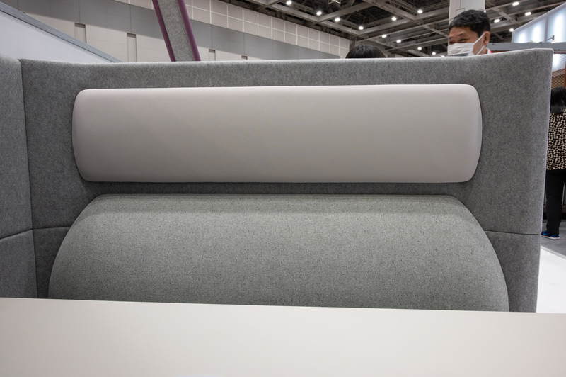 ブースの中に入るとスピーカーからの音が聞こえる