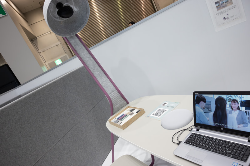 デスクに装着されるため、ソファのような工事は不要