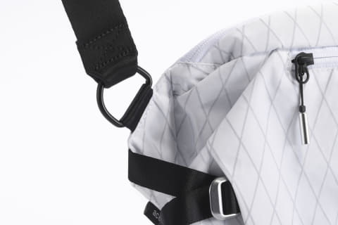 エース、新形状スリングバッグに特殊生地の「クロスリングX