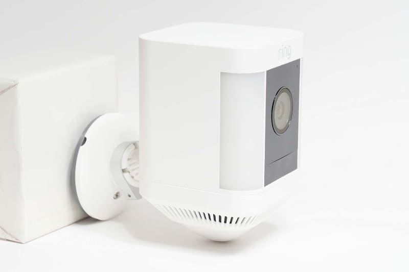 本体内に最大2個のバッテリー「クイックリリースバッテリーパック」を装着し、ワイヤレスで利用できる