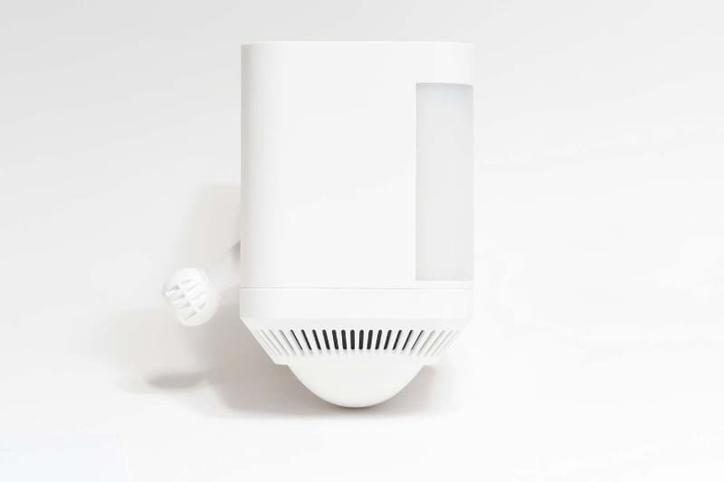 本体側面。サイズはそこそこ大きく存在感がある