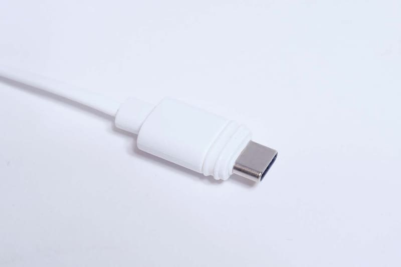 ケーブル先端には、防水用パッキンが備わるUSB Type-Cコネクタが取り付けられている