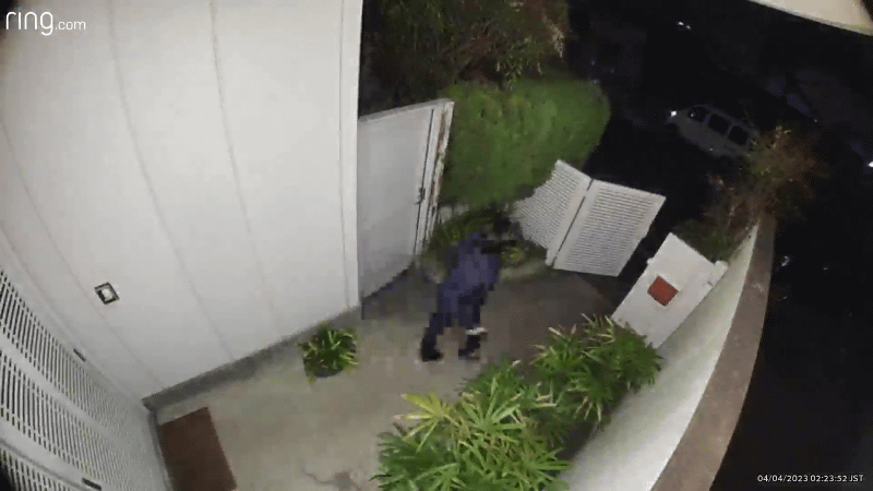 こちらは夜の暗い時間帯に撮影された動画から無加工でキャプチャしたもの。人物はモザイク状となり、全体的な画質もSD画質程度とクオリティが低いのは残念だ