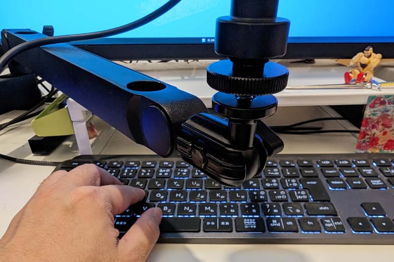 キーボード操作の邪魔にもならない