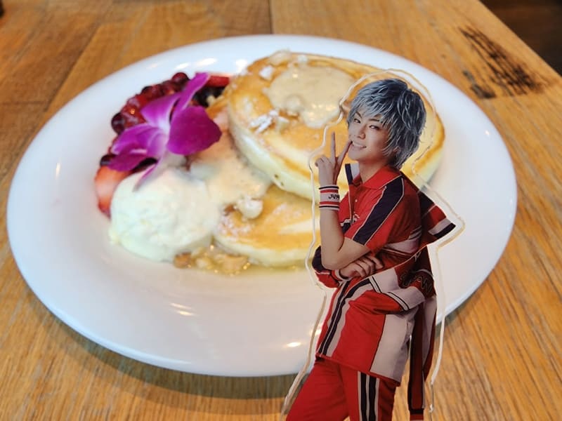 食べ物と撮ったアクスタの縁を消してみます