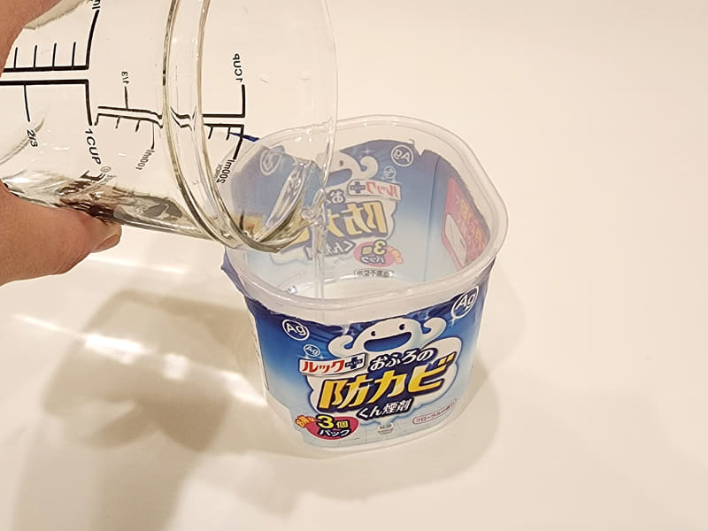 規定量の水を入れます