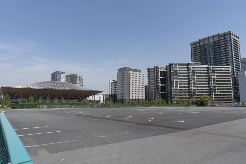 有明GYM-EX(左)と周辺の街