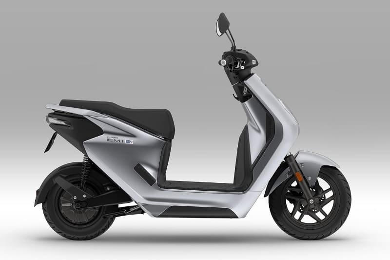 EM1 e:(デジタルシルバーメタリック)