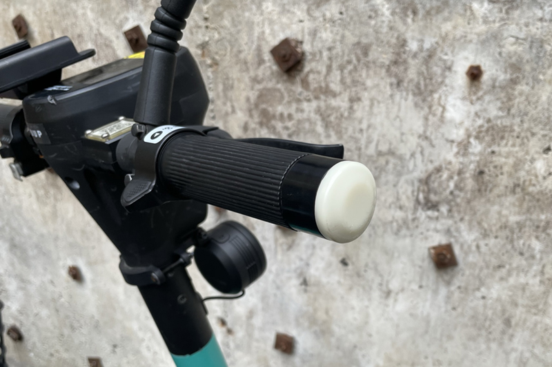 ウインカーのスイッチに応じて左右のウインカーランプが光る