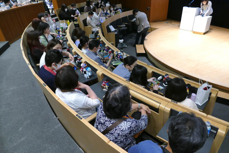多くのオーナーが自分のロボホン持参で集まった
