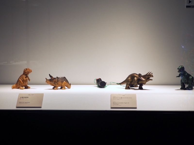 トイタウンのリモコン人形など。いずれも田村博コレクション