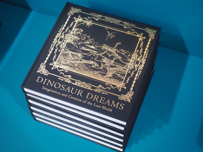 公式図録は3,000円