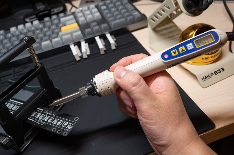 使用イメージ。写真のこて先は標準付属のものです