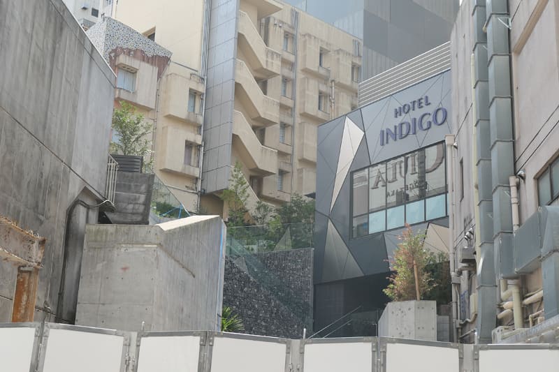 併設の「ホテルインディゴ東京渋谷」側の入口
