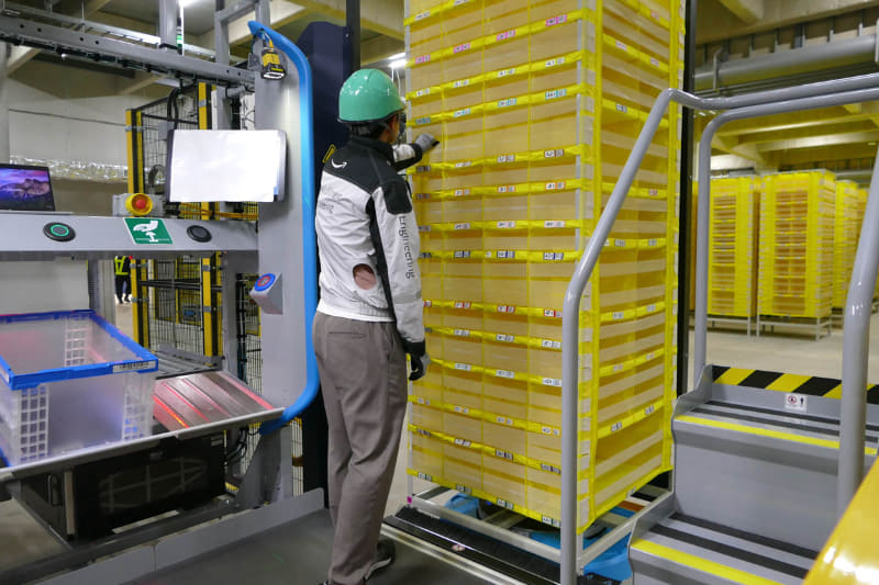 ピッキングステーション。すべての作業ができる「ユニバーサルステーション」と呼ばれるタイプ